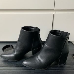 Shein black ankle booties size 5.5 us sizing